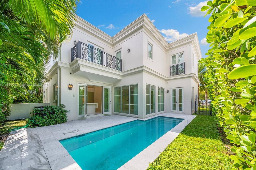 For Sale: $2,299,000 (4 beds, 3 baths, 2560 Square Feet)