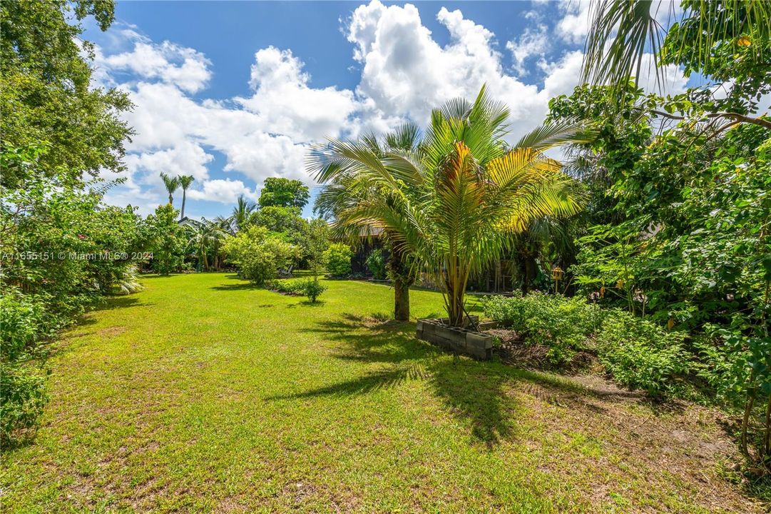 For Sale: $939,000 (3 beds, 2 baths, 2216 Square Feet)