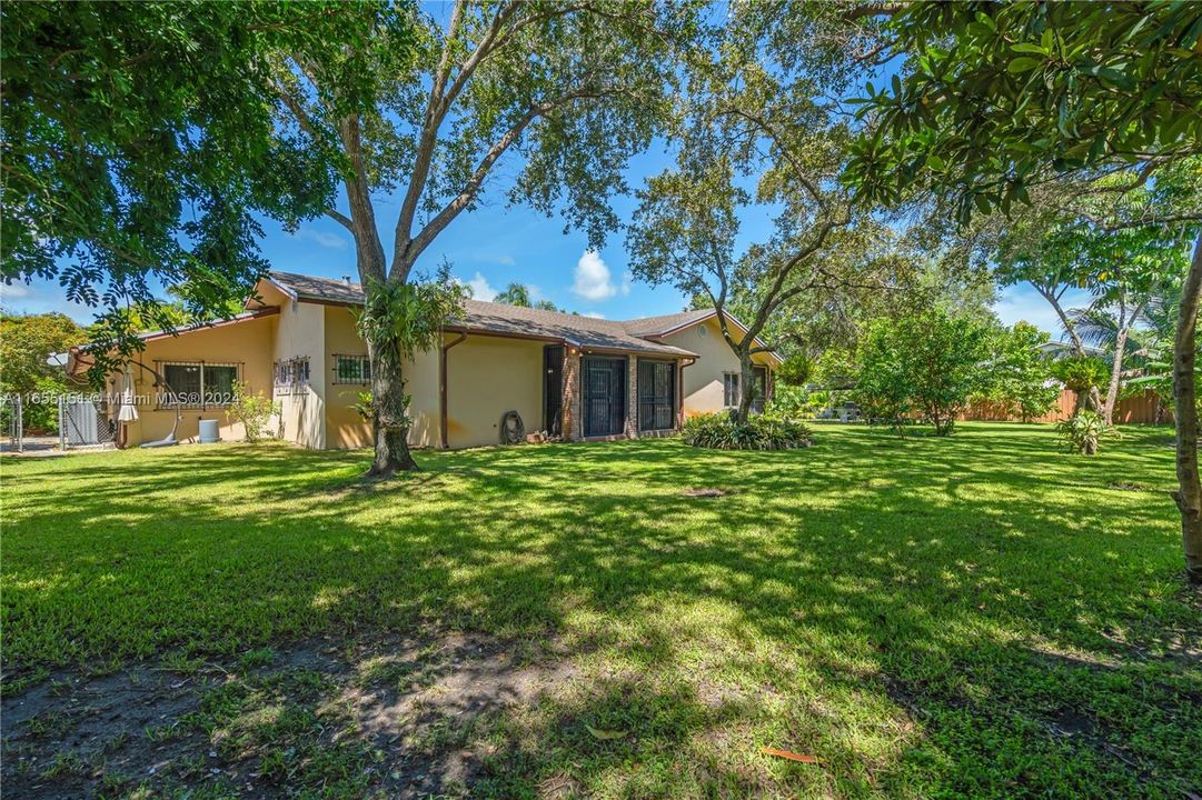 For Sale: $939,000 (3 beds, 2 baths, 2216 Square Feet)