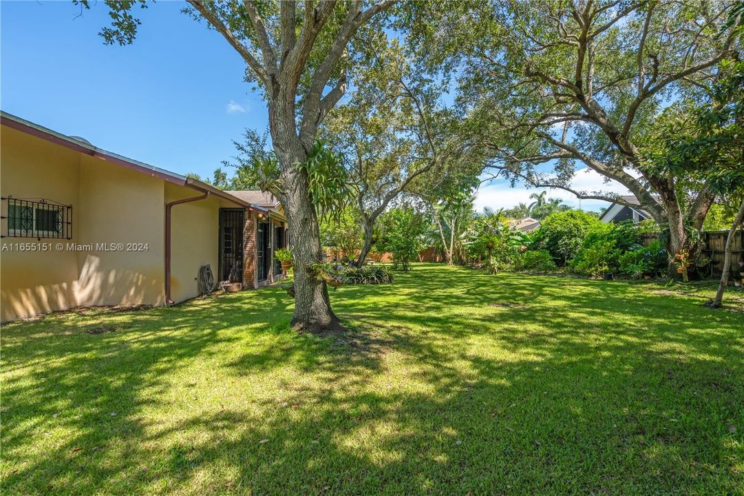 For Sale: $939,000 (3 beds, 2 baths, 2216 Square Feet)