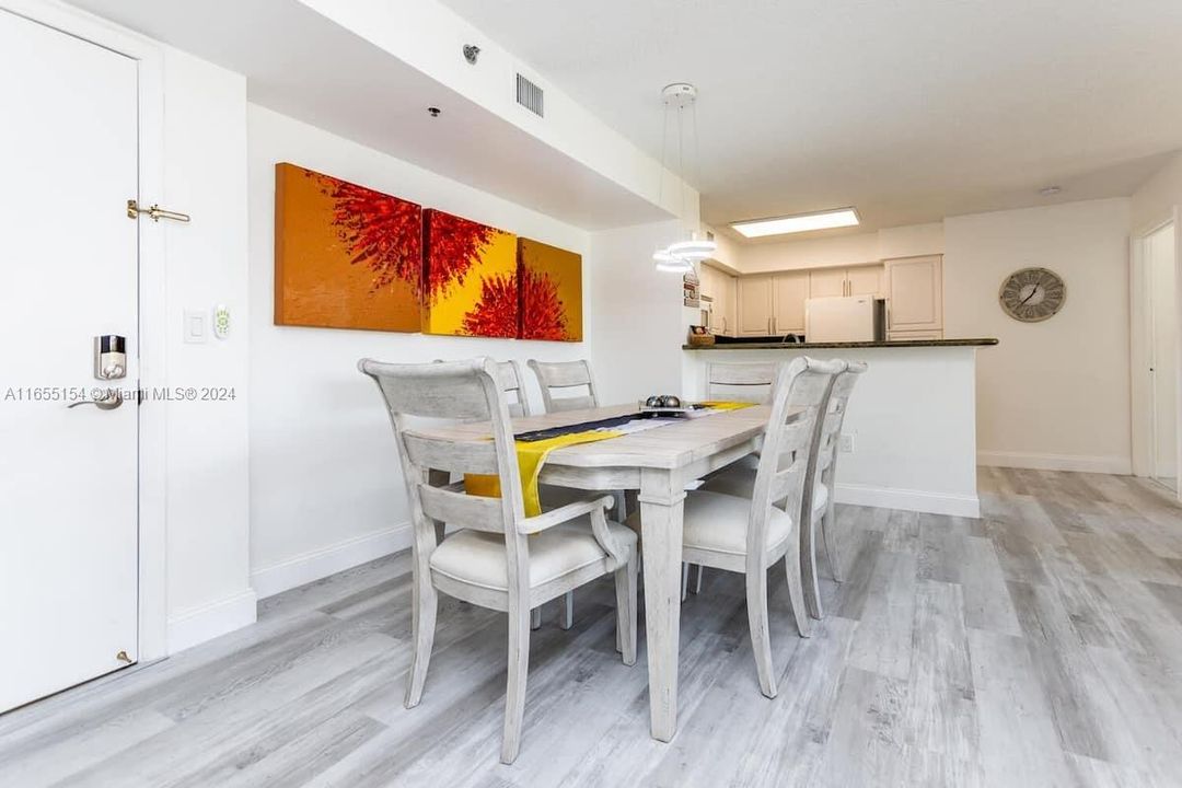 Active With Contract: $489,000 (2 beds, 2 baths, 1180 Square Feet)