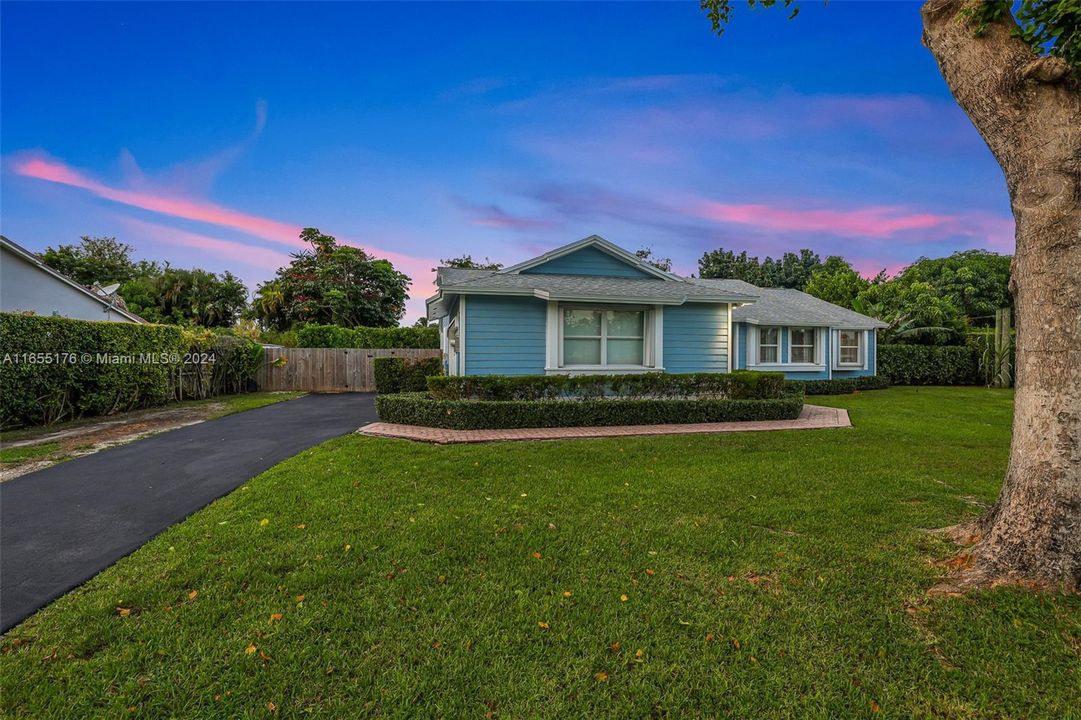 Active With Contract: $734,000 (4 beds, 2 baths, 1734 Square Feet)