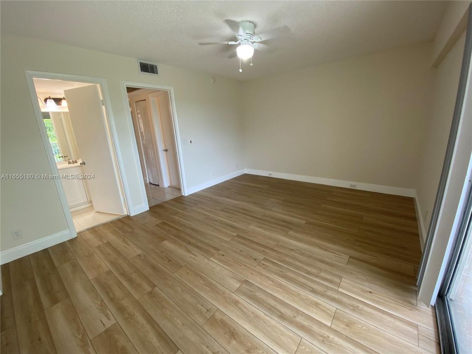 For Rent: $1,650 (1 beds, 1 baths, 811 Square Feet)