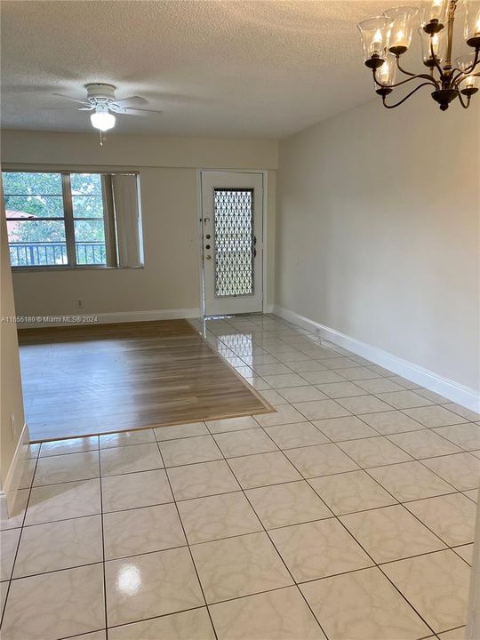 For Rent: $1,650 (1 beds, 1 baths, 811 Square Feet)