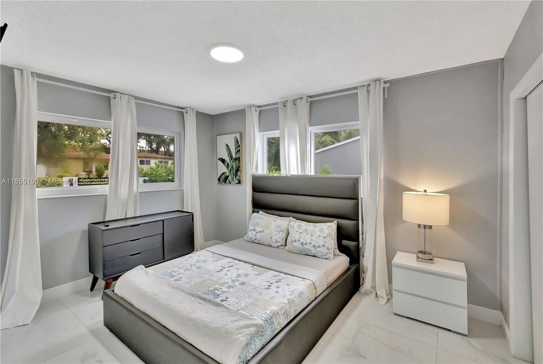 For Sale: $1,200,000 (5 beds, 2 baths, 2129 Square Feet)