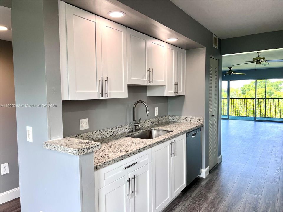 For Sale: $275,000 (2 beds, 2 baths, 1422 Square Feet)