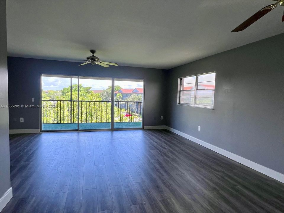 For Sale: $275,000 (2 beds, 2 baths, 1422 Square Feet)