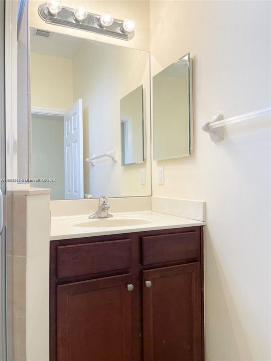 Active With Contract: $1,550 (1 beds, 1 baths, 2312 Square Feet)