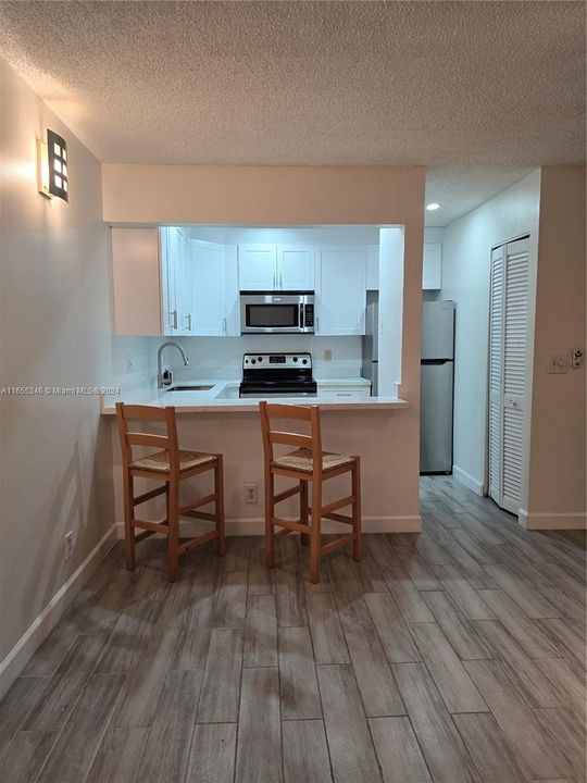 For Rent: $1,800 (1 beds, 1 baths, 950 Square Feet)