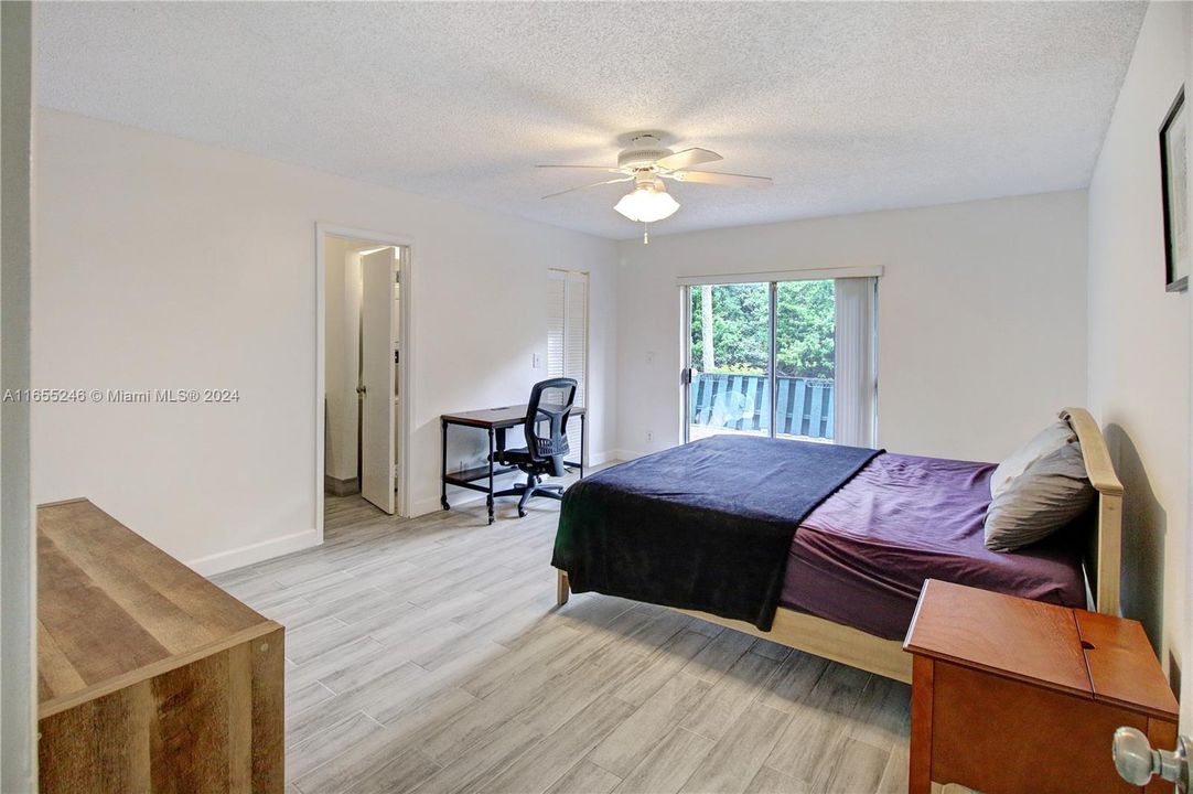 For Rent: $1,800 (1 beds, 1 baths, 950 Square Feet)