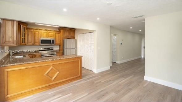 Active With Contract: $3,200 (3 beds, 2 baths, 1096 Square Feet)