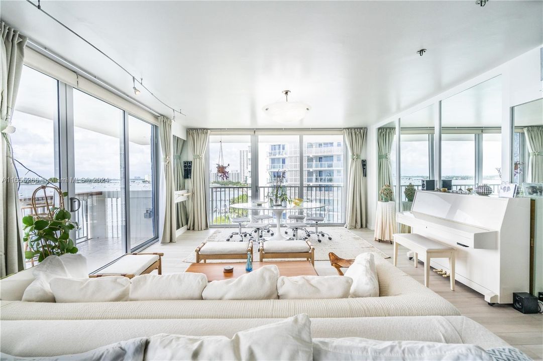 For Sale: $1,200,000 (2 beds, 2 baths, 1120 Square Feet)