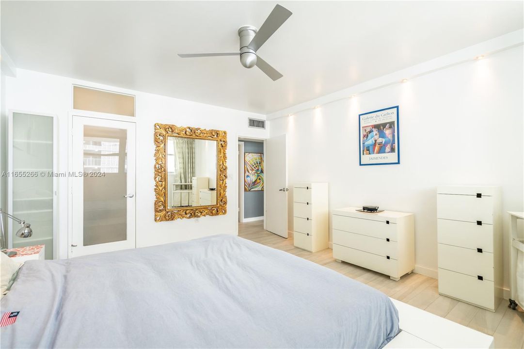 For Sale: $1,200,000 (2 beds, 2 baths, 1120 Square Feet)