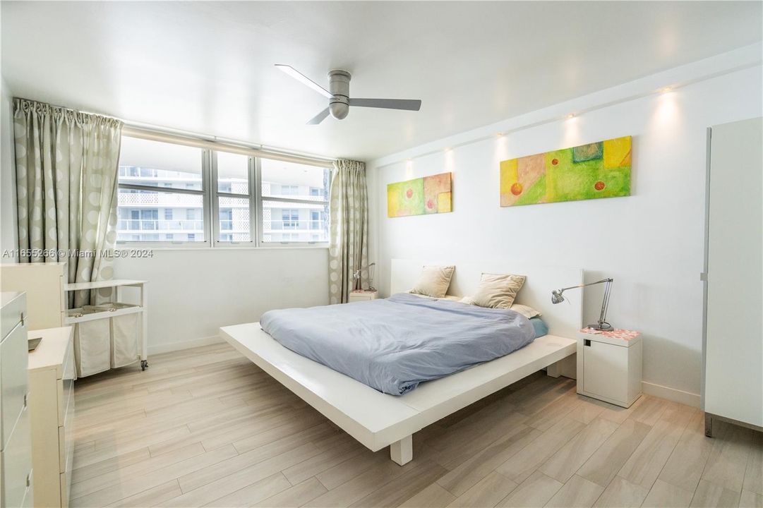 For Sale: $1,200,000 (2 beds, 2 baths, 1120 Square Feet)