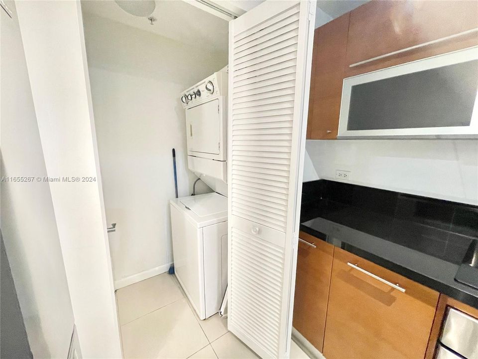 En Venta: $419,000 (1 camas, 1 baños, 806 Pies cuadrados)