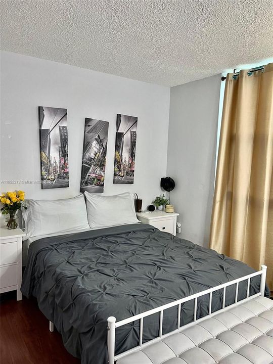 Active With Contract: $1,900 (2 beds, 2 baths, 910 Square Feet)