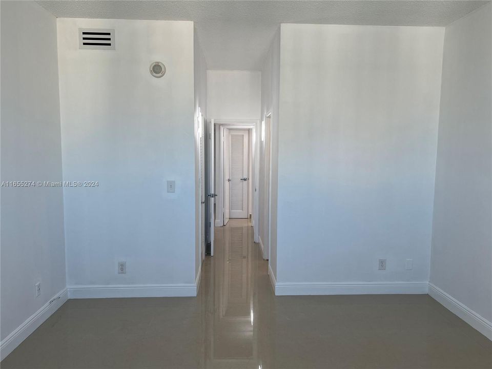 For Sale: $459,000 (1 beds, 1 baths, 1005 Square Feet)