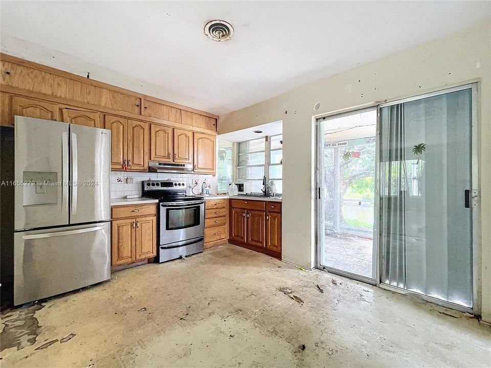 For Sale: $499,999 (2 beds, 1 baths, 1103 Square Feet)