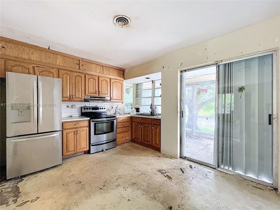 For Sale: $499,999 (2 beds, 1 baths, 1103 Square Feet)