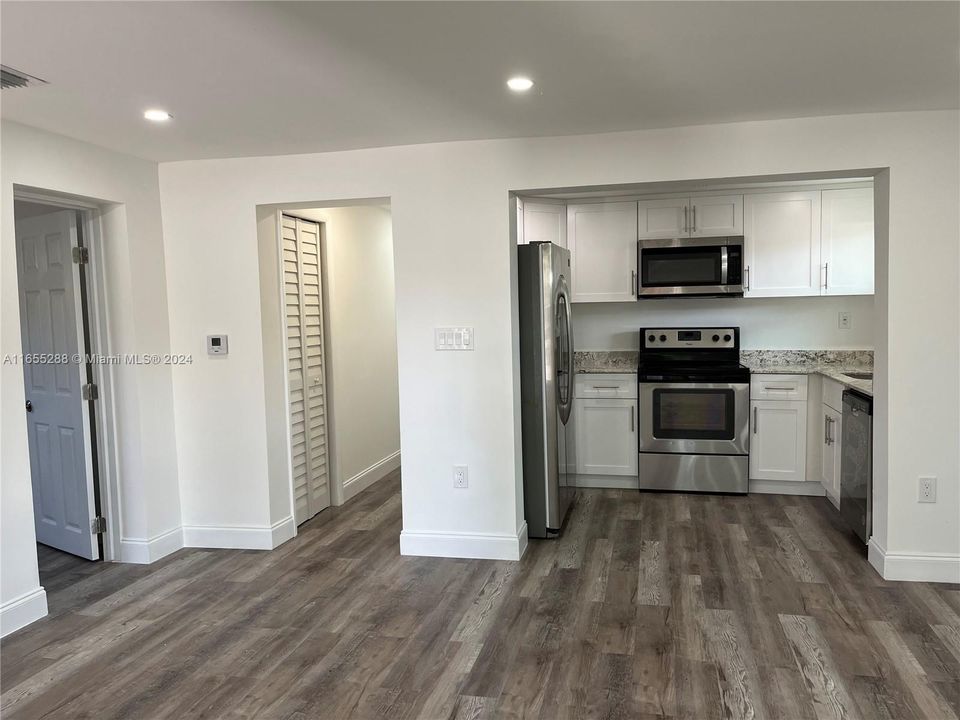 For Sale: $409,500 (2 beds, 1 baths, 970 Square Feet)