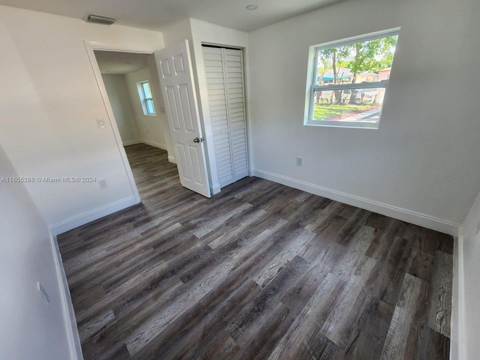 For Sale: $409,500 (2 beds, 1 baths, 970 Square Feet)