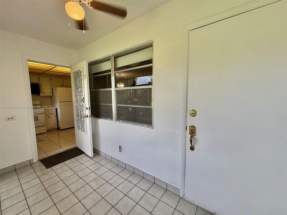 For Sale: $159,000 (2 beds, 2 baths, 968 Square Feet)