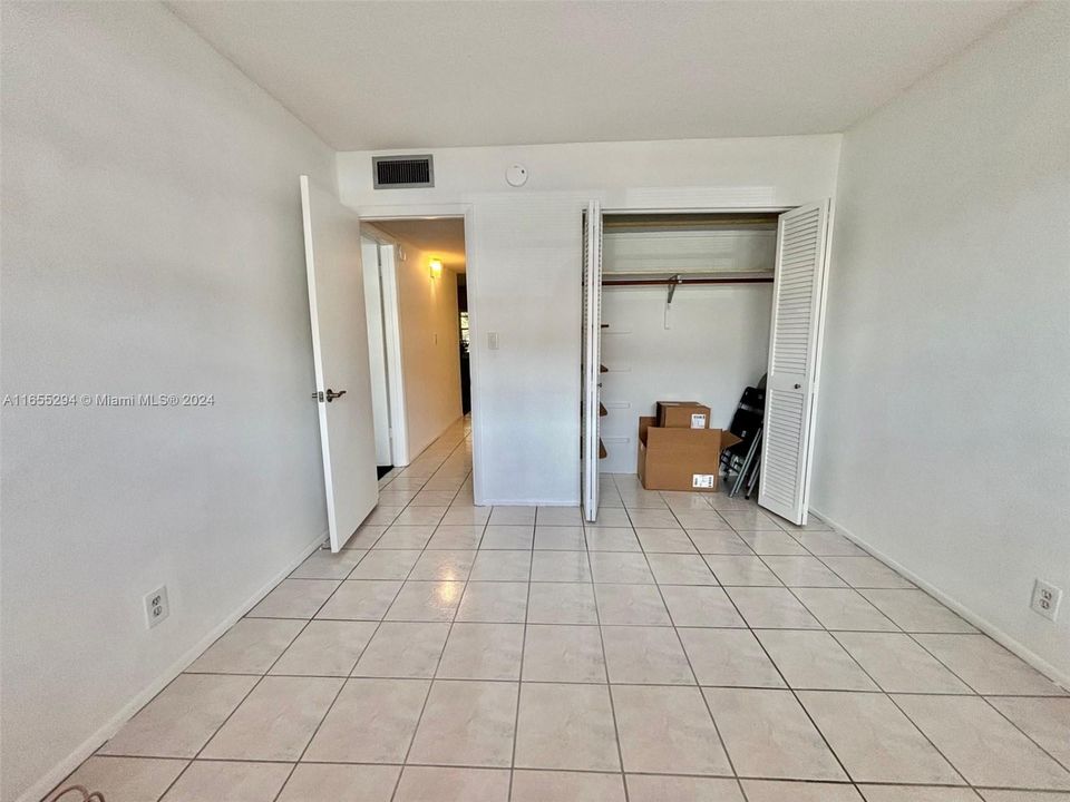 For Sale: $159,000 (2 beds, 2 baths, 968 Square Feet)