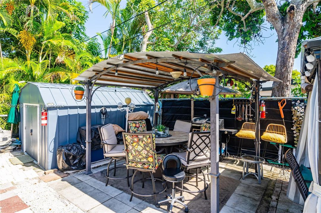 For Sale: $899,000 (4 beds, 2 baths, 1741 Square Feet)