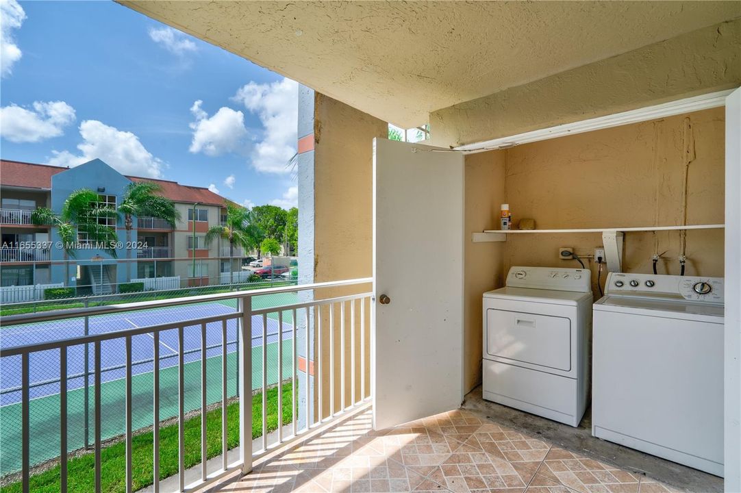 For Sale: $315,000 (2 beds, 2 baths, 1106 Square Feet)