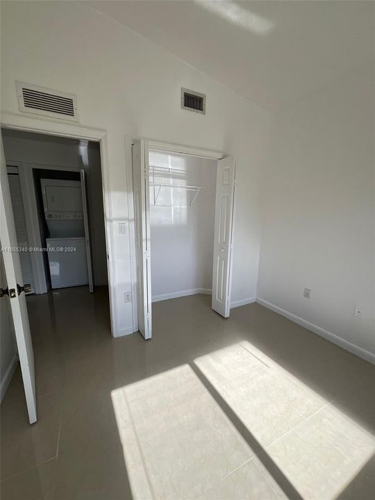 Recently Rented: $2,100 (3 beds, 2 baths, 1176 Square Feet)