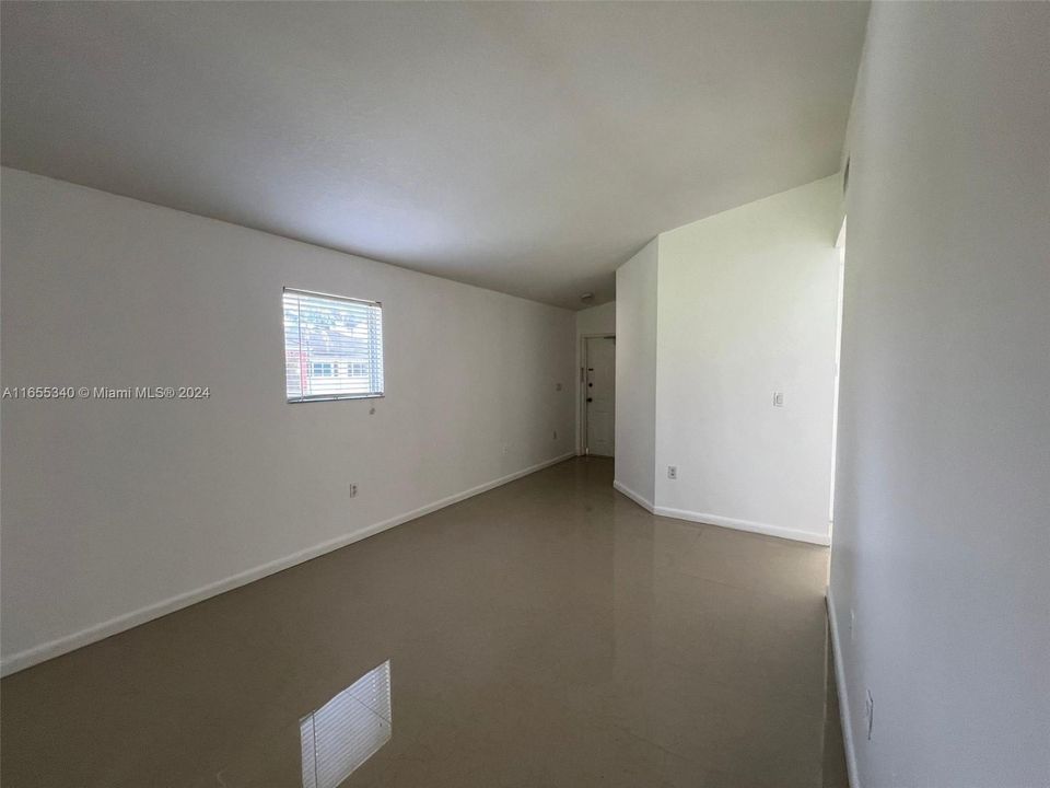 Recently Rented: $2,100 (3 beds, 2 baths, 1176 Square Feet)