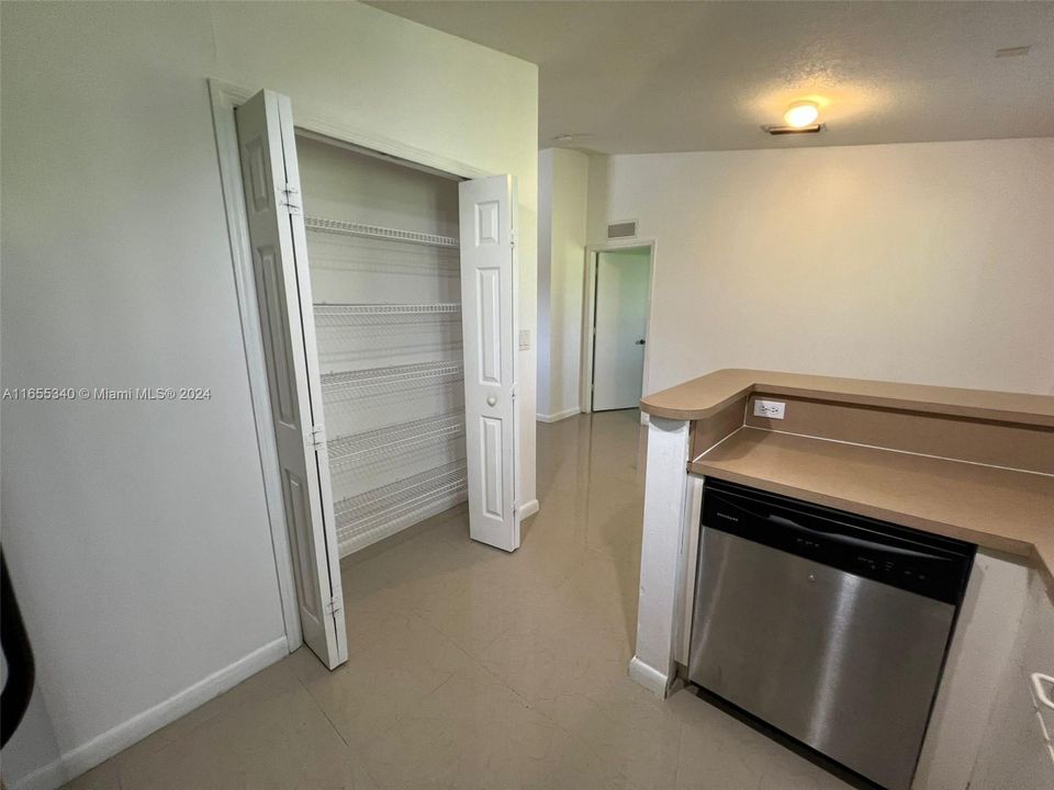 Recently Rented: $2,100 (3 beds, 2 baths, 1176 Square Feet)