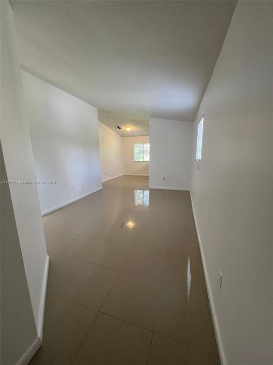 Recently Rented: $2,100 (3 beds, 2 baths, 1176 Square Feet)