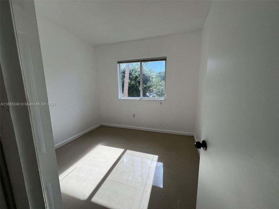 Recently Rented: $2,100 (3 beds, 2 baths, 1176 Square Feet)