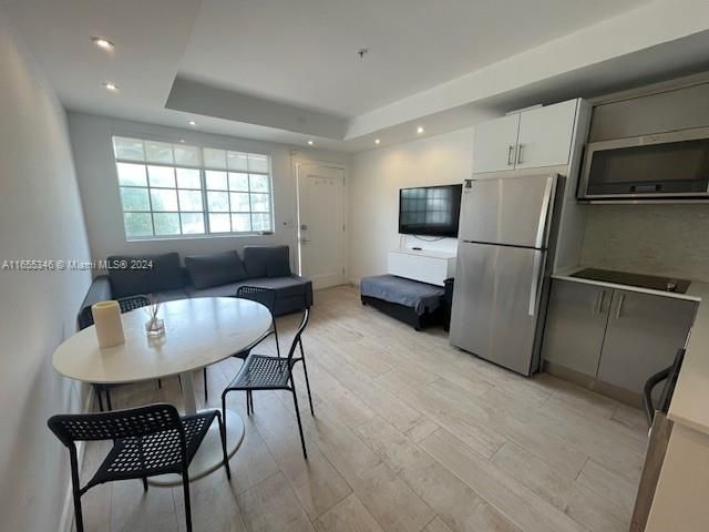 For Sale: $250,000 (1 beds, 1 baths, 457 Square Feet)