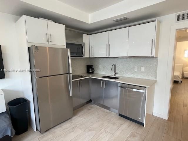 For Sale: $250,000 (1 beds, 1 baths, 457 Square Feet)