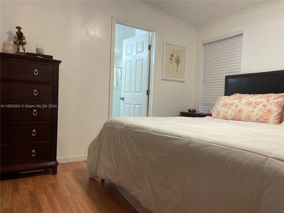 For Sale: $310,000 (3 beds, 2 baths, 1170 Square Feet)