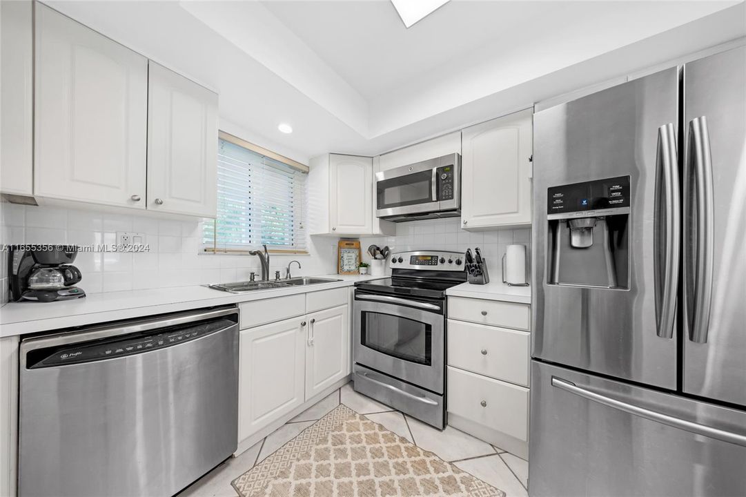 For Sale: $485,000 (2 beds, 2 baths, 900 Square Feet)