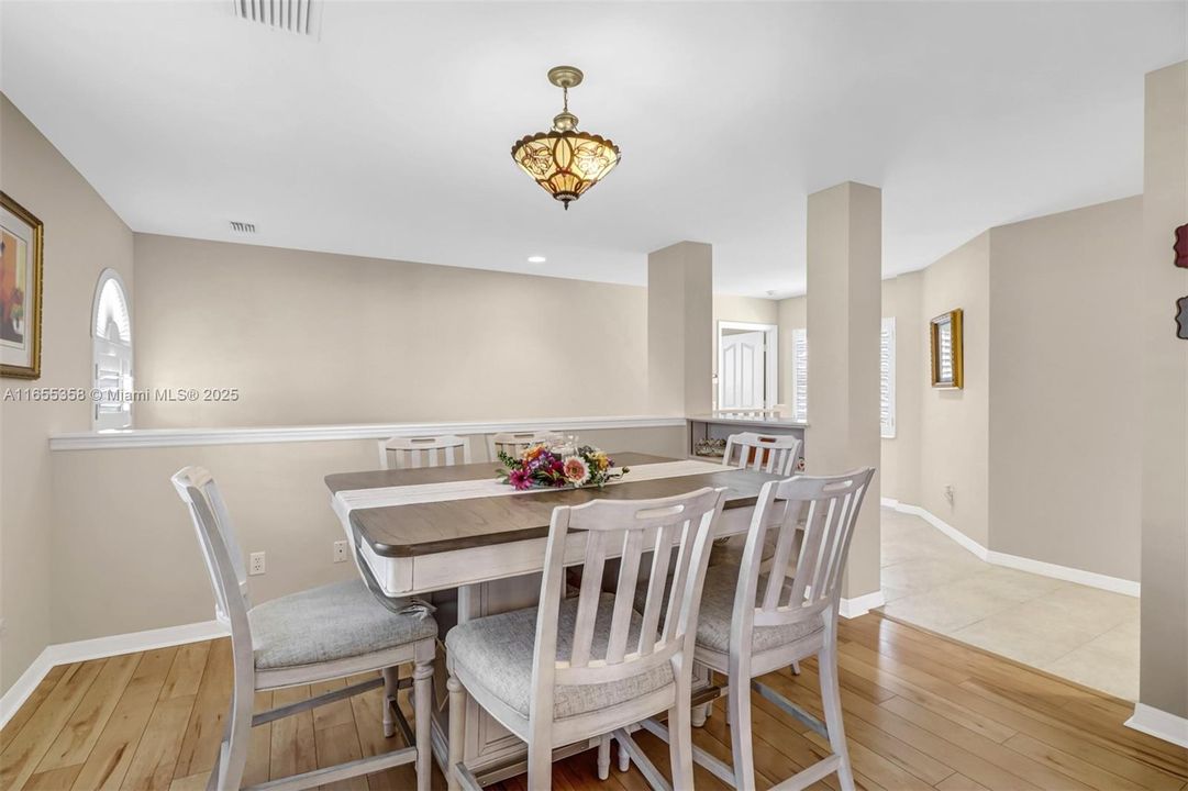 最近售出: $620,000 (3 贝兹, 3 浴室, 0 平方英尺)