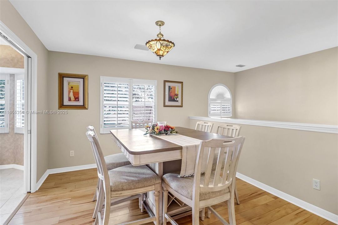 最近售出: $620,000 (3 贝兹, 3 浴室, 0 平方英尺)