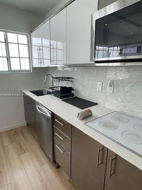 For Rent: $2,250 (1 beds, 1 baths, 381 Square Feet)