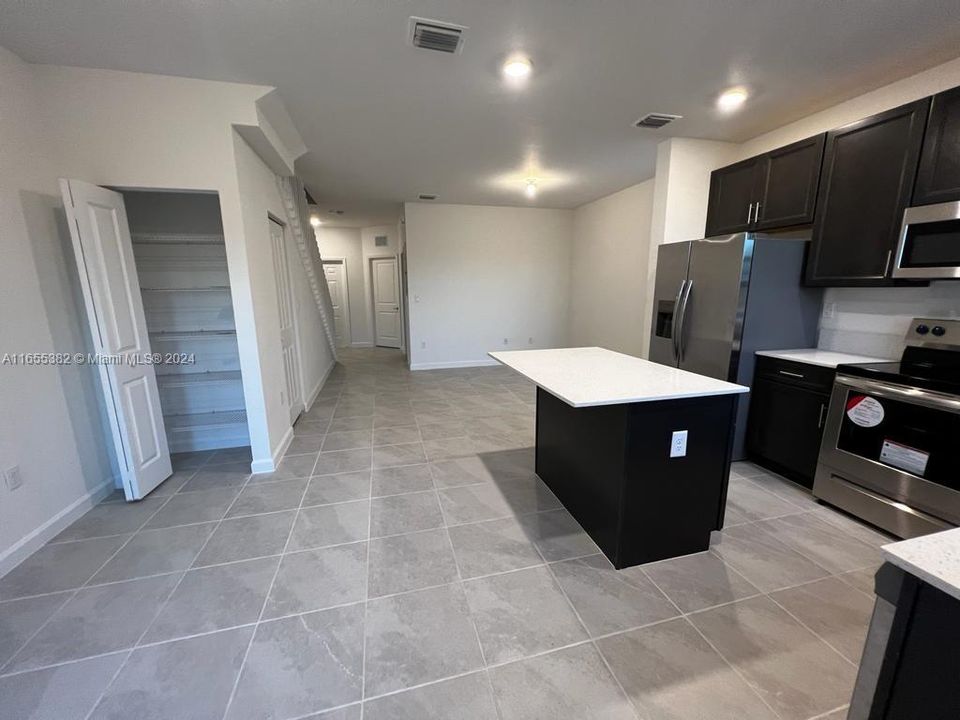 Active With Contract: $2,690 (3 beds, 3 baths, 1328 Square Feet)