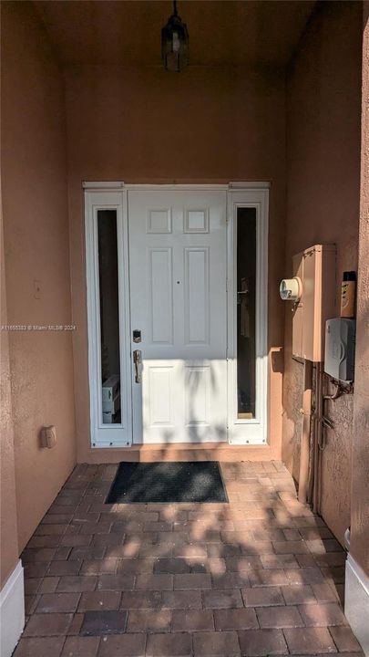 For Rent: $3,950 (4 beds, 2 baths, 2050 Square Feet)