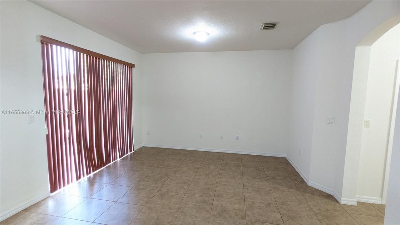 For Rent: $3,950 (4 beds, 2 baths, 2050 Square Feet)