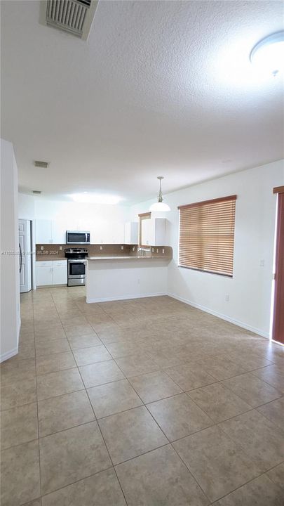 For Rent: $3,950 (4 beds, 2 baths, 2050 Square Feet)