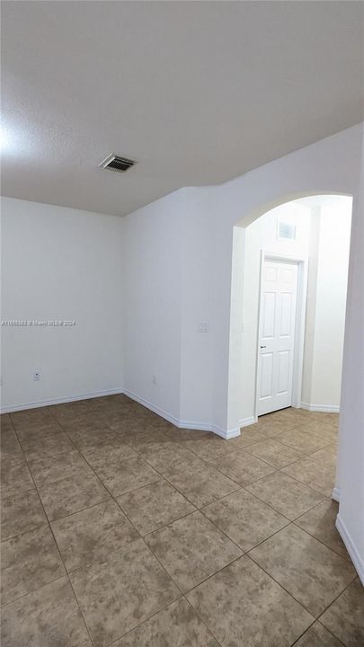 For Rent: $3,950 (4 beds, 2 baths, 2050 Square Feet)