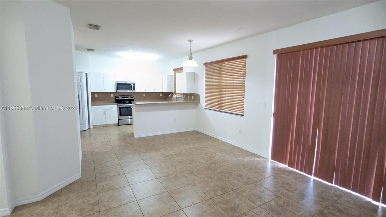 For Rent: $3,950 (4 beds, 2 baths, 2050 Square Feet)