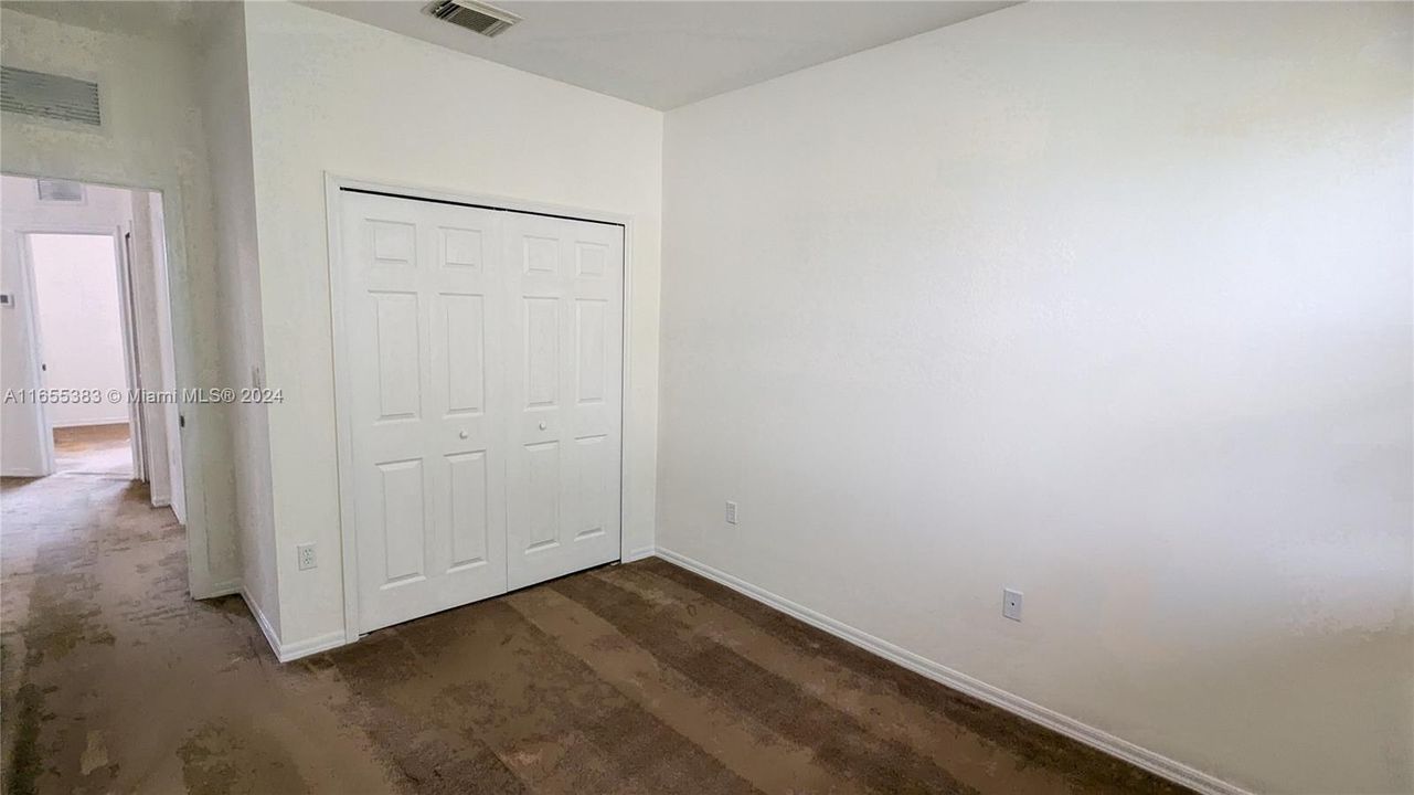 For Rent: $3,950 (4 beds, 2 baths, 2050 Square Feet)