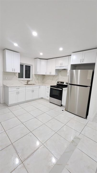 For Rent: $1,800 (1 beds, 1 baths, 1734 Square Feet)