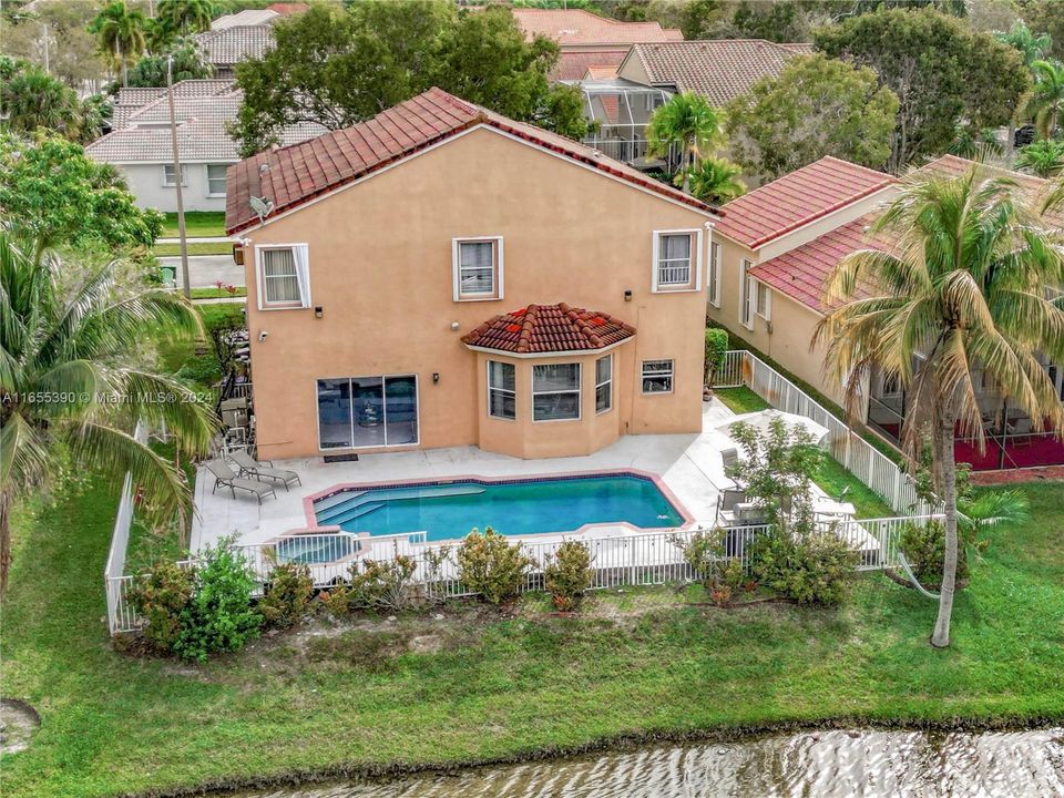 En Venta: $799,000 (5 camas, 3 baños, 3155 Pies cuadrados)